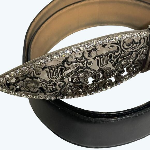 Runway Inspired · Size Small · Faux Leather Belt · Embroidered Floral Buckle - Picture 2 of 11